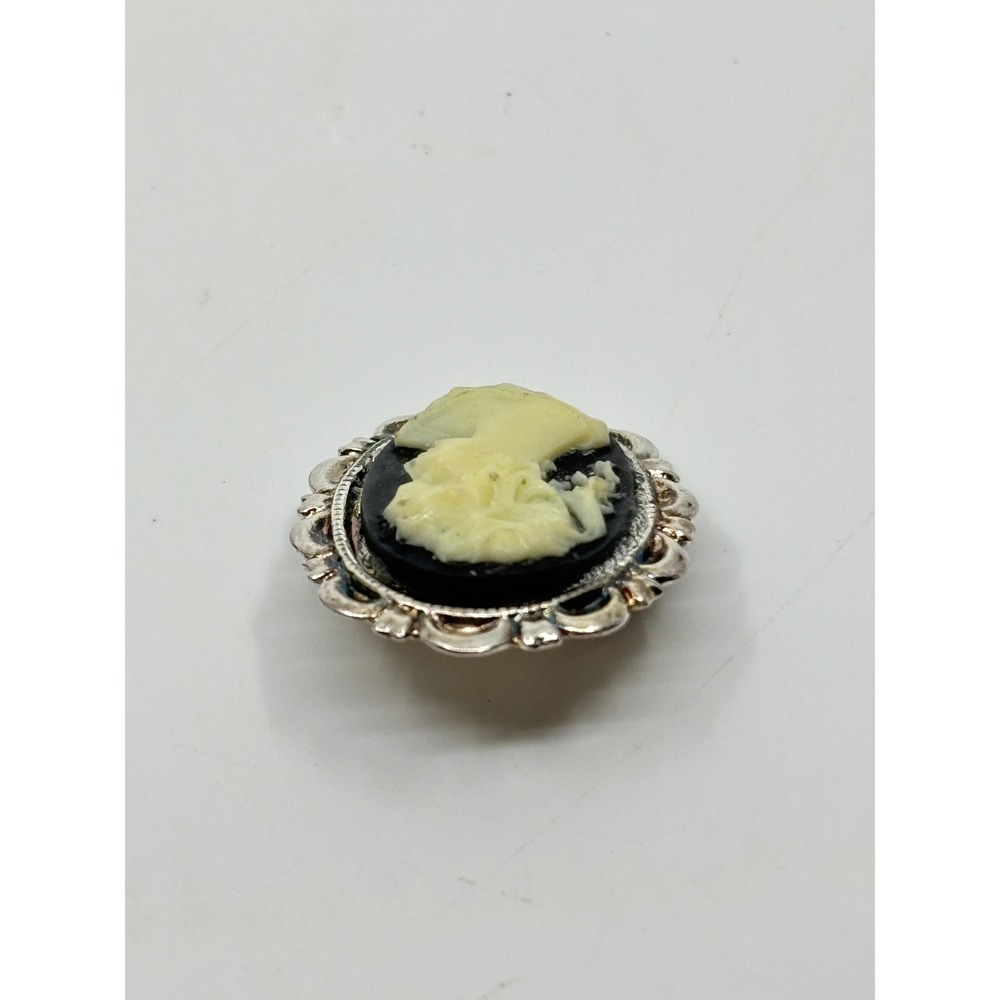 Vintage Style Cameo Brooch Silver Tone Ornate Oval Portrait Pin Black Cream - Picture 3 of 7